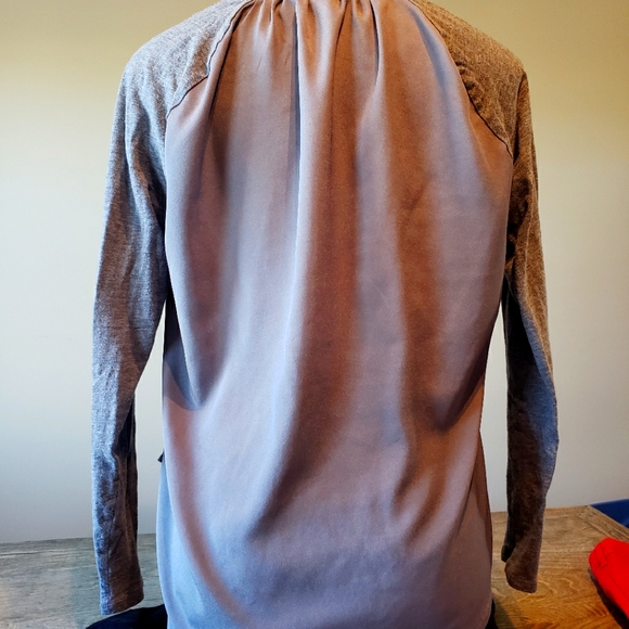 Banana Republic Ladies Long Sleeved Top - Picture 2 of 3